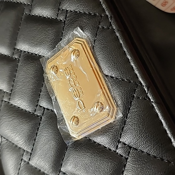 Bebe Stanley Black Crossbody NWT Quilted Vegan leather gold chain strap - Picture 16 of 16